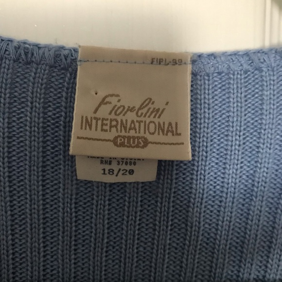 Adorable Woman’s Top - Picture 3 of 3